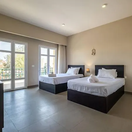 Ocean View: Spacious 2-Bed Apt