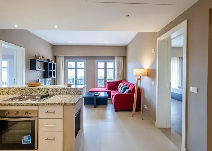 Ocean View: Spacious 2-bed Hurghada