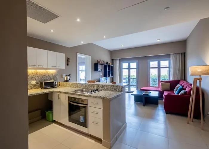 Ocean View: Spacious 2-bed